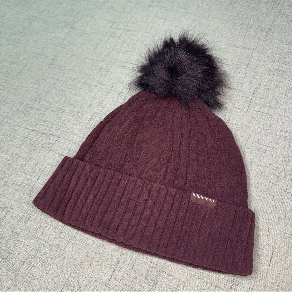 Lululemon Cable Knit Pom Beanie Hat Winter Hat Cassis NWT - Picture 5 of 9